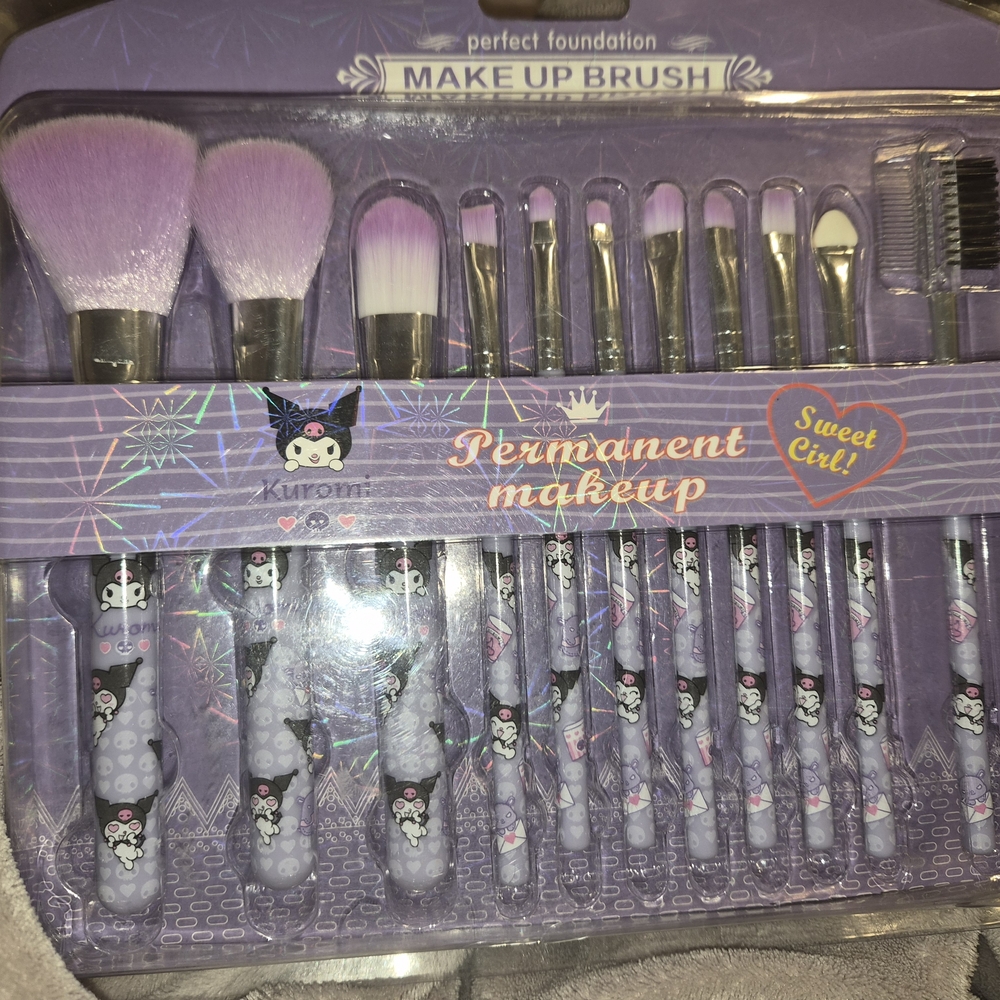Hello Kitty Lavender 15-Piece Makeup Brush Set